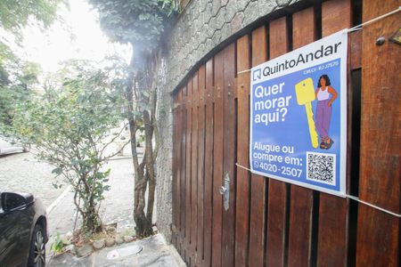 Casa à venda com 400m², 4 quartos e 3 vagas Casa à venda com 400m², 4 quartos e 3 vagasPlaquinha