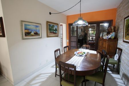 Casa à venda com 400m², 4 quartos e 3 vagas Casa à venda com 400m², 4 quartos e 3 vagasSala de Jantar