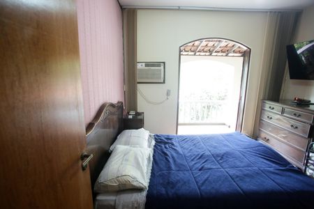 Casa à venda com 400m², 4 quartos e 3 vagas Casa à venda com 400m², 4 quartos e 3 vagasSuíte 2