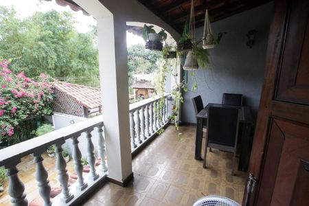 Casa à venda com 400m², 4 quartos e 3 vagas Casa à venda com 400m², 4 quartos e 3 vagasVaranda da Suíte 2