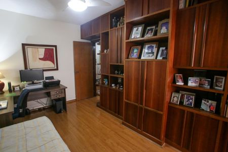 Casa à venda com 400m², 4 quartos e 3 vagas Casa à venda com 400m², 4 quartos e 3 vagasQuarto 2