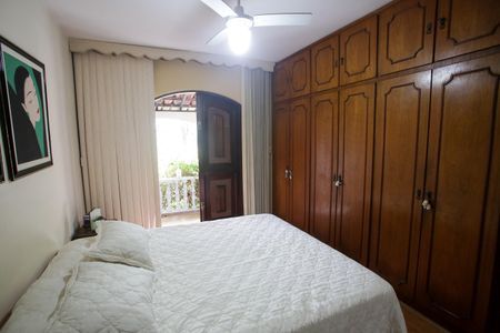 Casa à venda com 400m², 4 quartos e 3 vagas Casa à venda com 400m², 4 quartos e 3 vagasSuíte 1