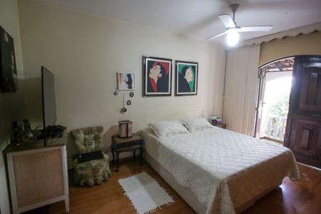 Casa à venda com 400m², 4 quartos e 3 vagas Casa à venda com 400m², 4 quartos e 3 vagasSuíte 1