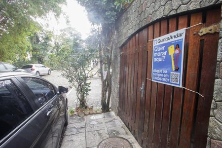 Casa à venda com 400m², 4 quartos e 3 vagas Casa à venda com 400m², 4 quartos e 3 vagasPlaquinha