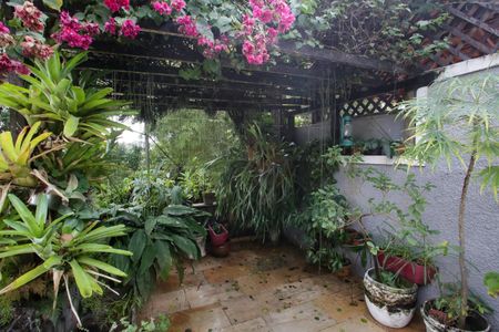 Casa à venda com 400m², 4 quartos e 3 vagas Casa à venda com 400m², 4 quartos e 3 vagasJardim