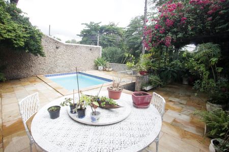 Casa à venda com 400m², 4 quartos e 3 vagas Casa à venda com 400m², 4 quartos e 3 vagasJardim