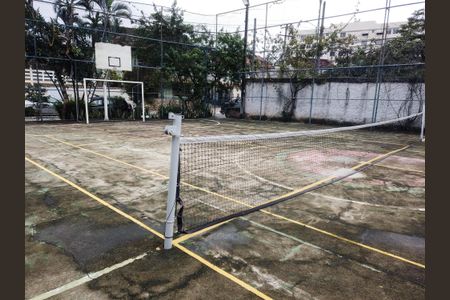 Casa à venda com 400m², 4 quartos e 3 vagas Casa à venda com 400m², 4 quartos e 3 vagasQuadra Esportiva