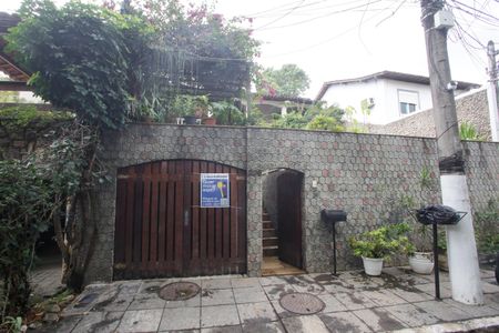 Casa à venda com 400m², 4 quartos e 3 vagas Casa à venda com 400m², 4 quartos e 3 vagasFachada da Casa