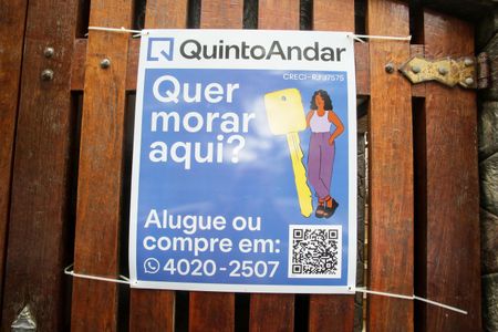 Casa à venda com 400m², 4 quartos e 3 vagas Casa à venda com 400m², 4 quartos e 3 vagasPlaquinha