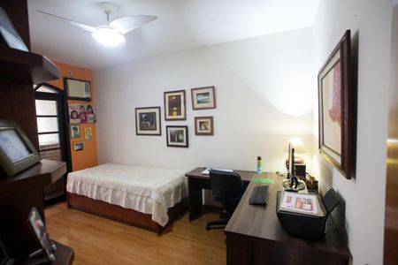 Casa à venda com 400m², 4 quartos e 3 vagas Casa à venda com 400m², 4 quartos e 3 vagasQuarto 2