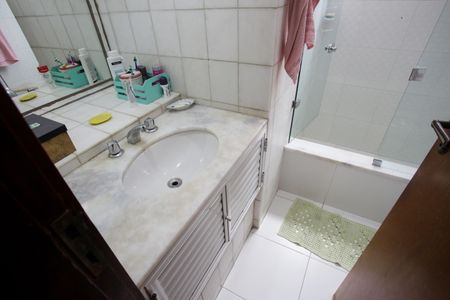 Casa à venda com 400m², 4 quartos e 3 vagas Casa à venda com 400m², 4 quartos e 3 vagasBanheiro Social