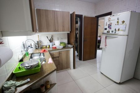 Casa à venda com 400m², 4 quartos e 3 vagas Casa à venda com 400m², 4 quartos e 3 vagasCozinha