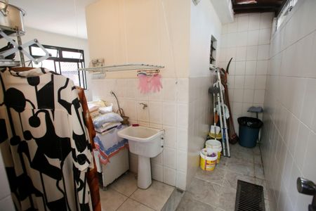 Casa à venda com 400m², 4 quartos e 3 vagas Casa à venda com 400m², 4 quartos e 3 vagasÁrea de Serviço