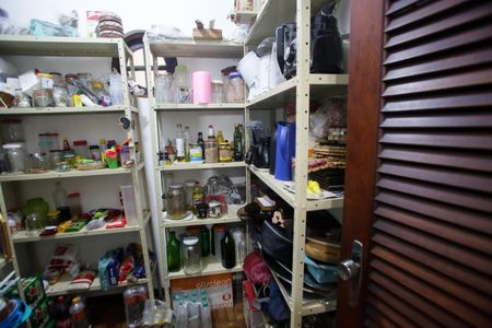 Casa à venda com 400m², 4 quartos e 3 vagas Casa à venda com 400m², 4 quartos e 3 vagasDespensa