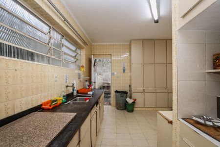 Casa à venda com 524m², 6 quartos e 4 vagas Casa à venda com 524m², 6 quartos e 4 vagasCozinha