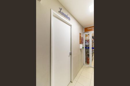 Studio à venda com 28m², 1 quarto e 1 vaga Studio à venda com 28m², 1 quarto e 1 vagaLavanderia