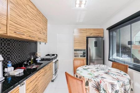 Casa à venda com 215m², 4 quartos e 4 vagas