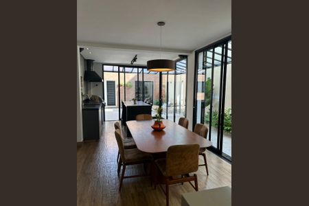 Casa à venda com 377m², 4 quartos e 4 vagas