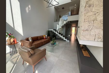 Casa à venda com 377m², 4 quartos e 4 vagas