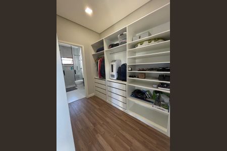 Casa à venda com 377m², 4 quartos e 4 vagas