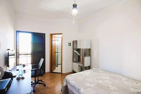 Casa à venda com 278m², 3 quartos e 4 vagas
