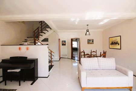 Casa à venda com 278m², 3 quartos e 4 vagas