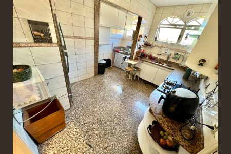 Apartamento à venda com 195m², 5 quartos e 1 vaga Apartamento à venda com 195m², 5 quartos e 1 vagaCozinha