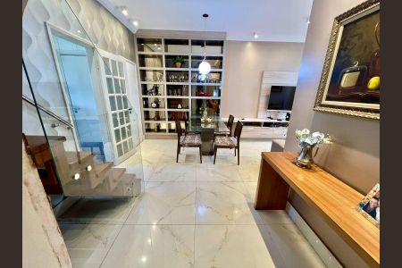 Apartamento à venda com 195m², 5 quartos e 1 vaga Apartamento à venda com 195m², 5 quartos e 1 vagaSala