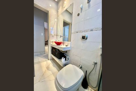 Apartamento à venda com 195m², 5 quartos e 1 vaga Apartamento à venda com 195m², 5 quartos e 1 vagaBanheiro Social