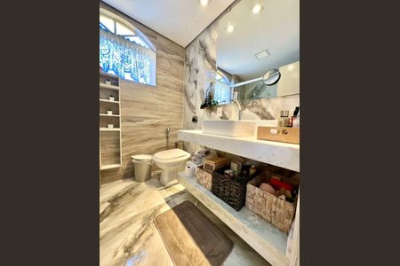 Apartamento à venda com 195m², 5 quartos e 1 vaga Apartamento à venda com 195m², 5 quartos e 1 vagaBanheiro da Suíte