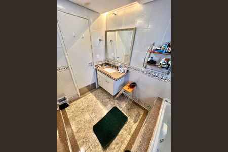 Apartamento à venda com 195m², 5 quartos e 1 vaga Apartamento à venda com 195m², 5 quartos e 1 vagaBanheiro da Suíte 4