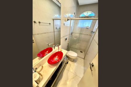 Apartamento à venda com 195m², 5 quartos e 1 vaga Apartamento à venda com 195m², 5 quartos e 1 vagaBanheiro Social