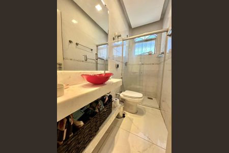 Apartamento à venda com 195m², 5 quartos e 1 vaga Apartamento à venda com 195m², 5 quartos e 1 vagaBanheiro Social