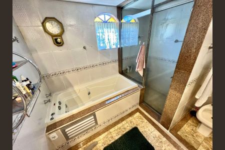 Apartamento à venda com 195m², 5 quartos e 1 vaga Apartamento à venda com 195m², 5 quartos e 1 vagaBanheiro da Suíte 4