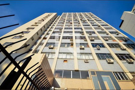 Apartamento à venda com 68m², 2 quartos e sem vaga Apartamento à venda com 68m², 2 quartos e sem vagaFachada