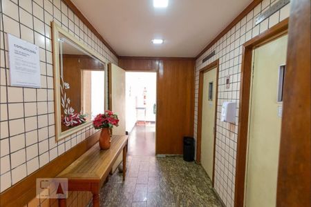 Apartamento à venda com 68m², 2 quartos e sem vaga Apartamento à venda com 68m², 2 quartos e sem vagaHall