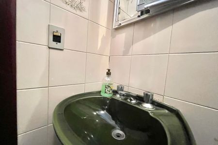 Casa à venda com 246m², 4 quartos e 4 vagas Casa à venda com 246m², 4 quartos e 4 vagasBanheiro da Suíte 1