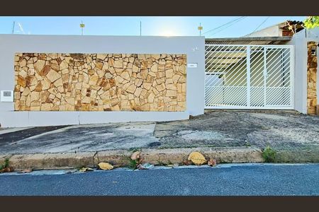 Casa à venda com 73m², 4 quartos e 3 vagasFoto 01