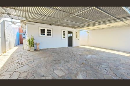 Casa à venda com 73m², 4 quartos e 3 vagasFoto 01