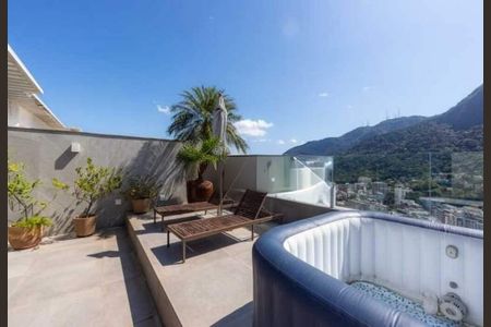 Casa à venda com 240m², 3 quartos e 3 vagas