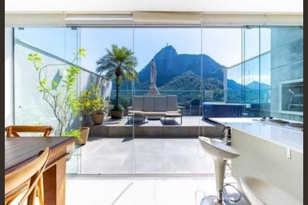 Casa à venda com 240m², 3 quartos e 3 vagas