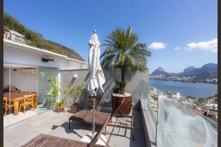 Casa à venda com 240m², 3 quartos e 3 vagas