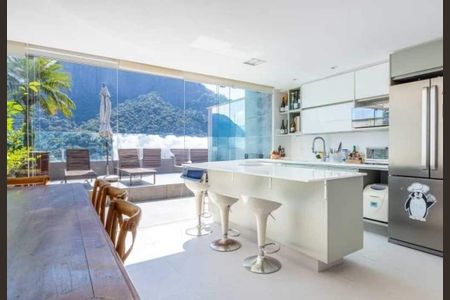 Casa à venda com 240m², 3 quartos e 3 vagas
