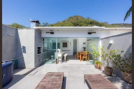 Casa à venda com 240m², 3 quartos e 3 vagas