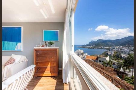 Casa à venda com 240m², 3 quartos e 3 vagas