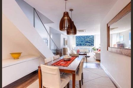 Casa à venda com 240m², 3 quartos e 3 vagas