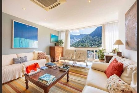 Casa à venda com 240m², 3 quartos e 3 vagas