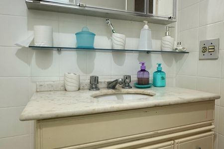 Apartamento à venda com 167m², 4 quartos e 2 vagas Apartamento à venda com 167m², 4 quartos e 2 vagasBanheiro Social