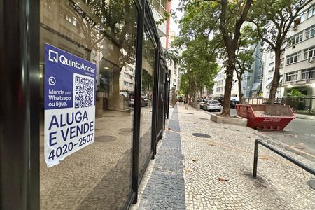 Apartamento à venda com 167m², 4 quartos e 2 vagas Apartamento à venda com 167m², 4 quartos e 2 vagasPlaquinha