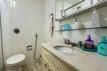 Apartamento à venda com 167m², 4 quartos e 2 vagas Apartamento à venda com 167m², 4 quartos e 2 vagasBanheiro Social